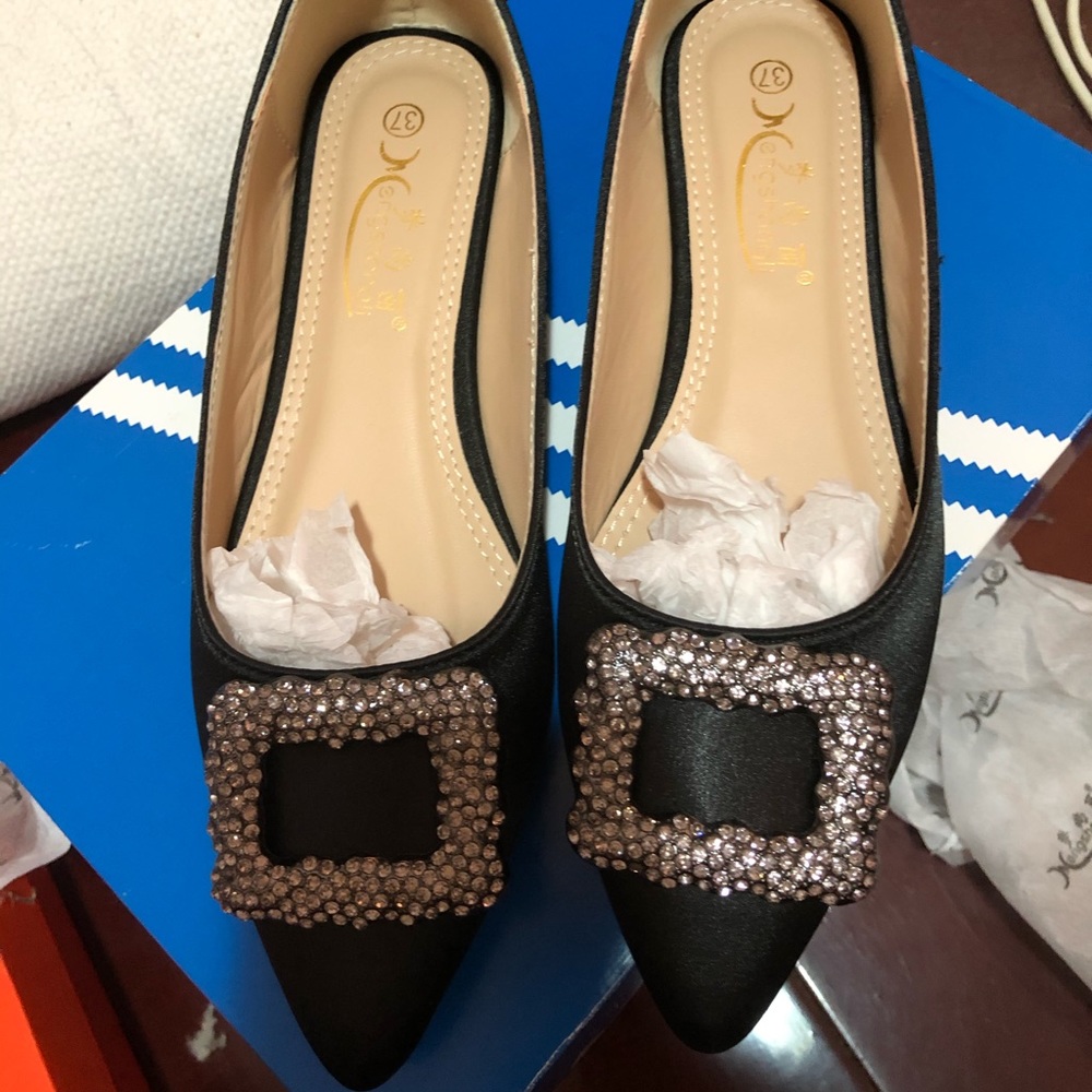 Flat shoes